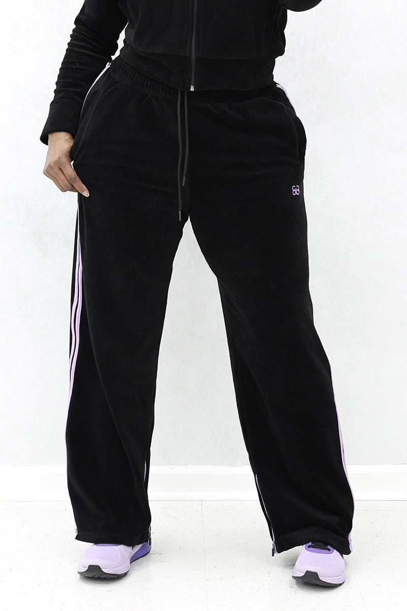 Close-up of the Velour Classic pant velvety fabric.